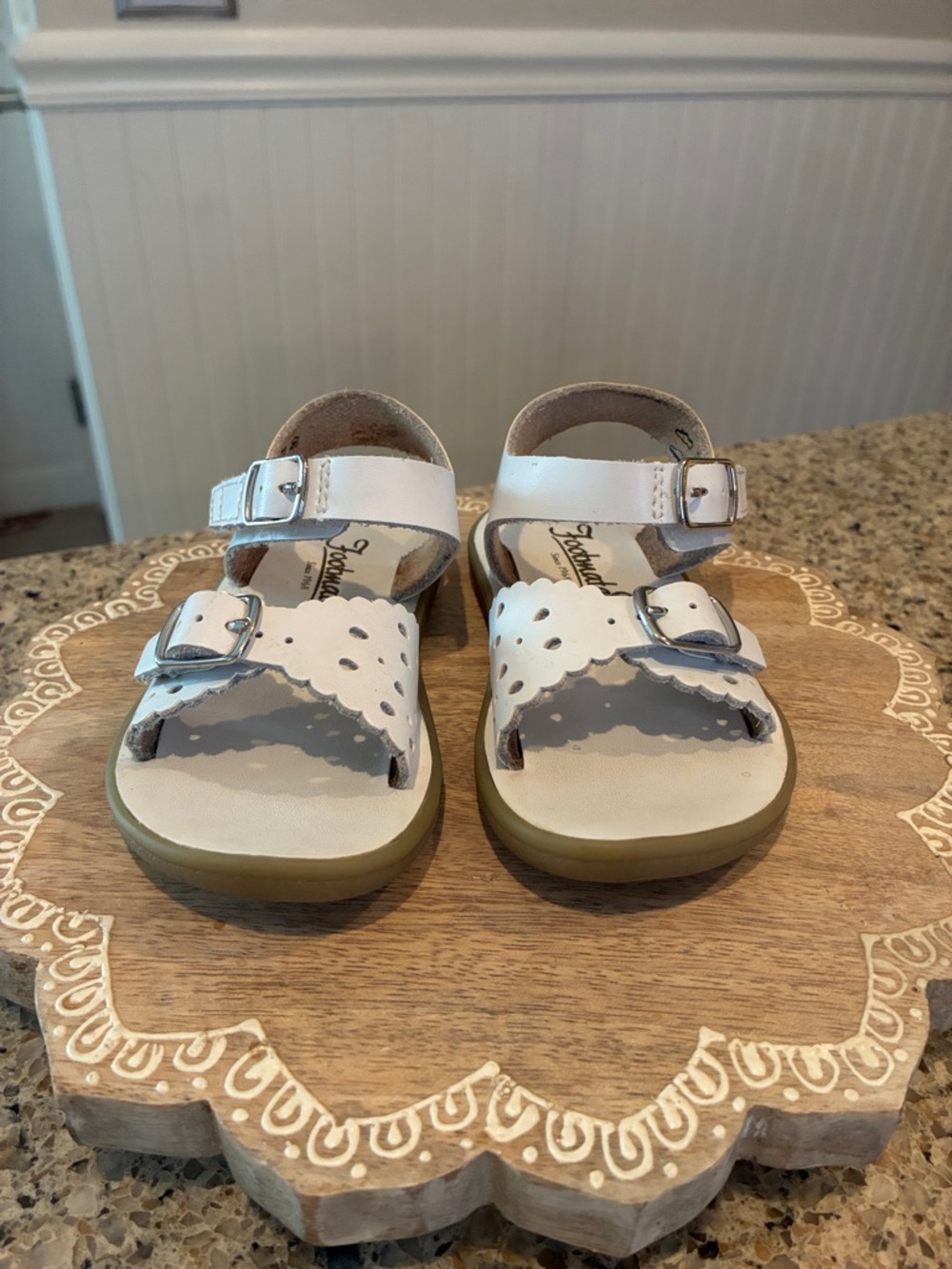 6C Footmates Ariel White Sandals - Picture 2 of 10